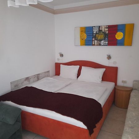 Guest House Moritz Keszthely Ruang foto