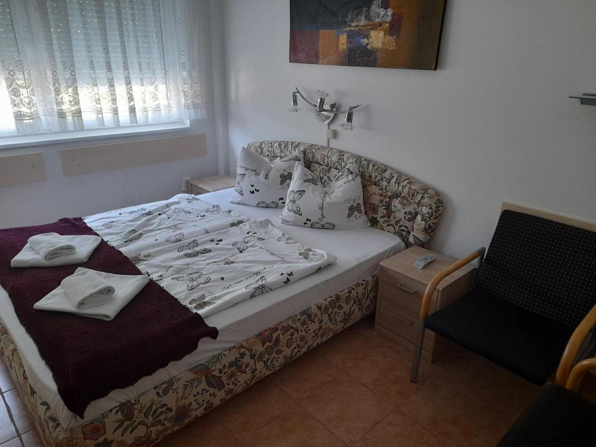 Guest House Moritz Keszthely Bagian luar foto