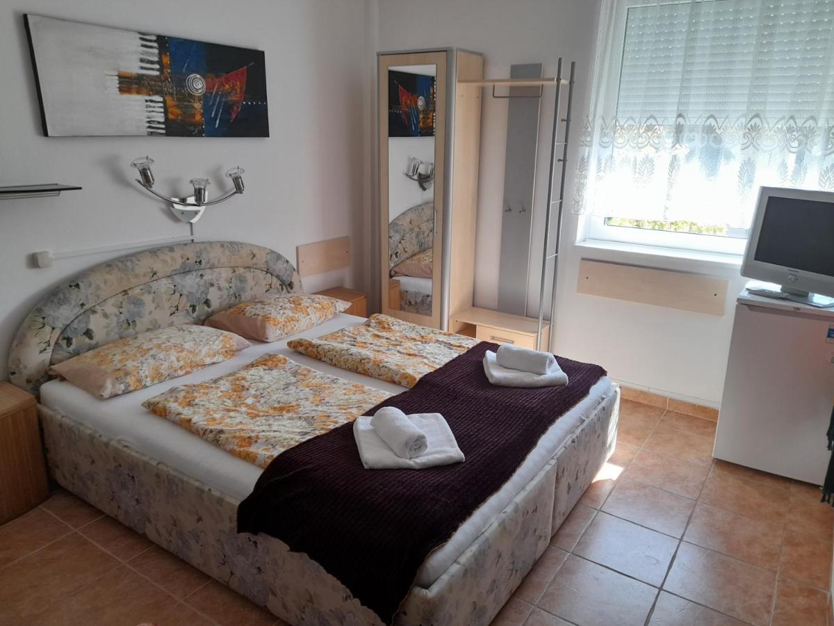 Guest House Moritz Keszthely Bagian luar foto