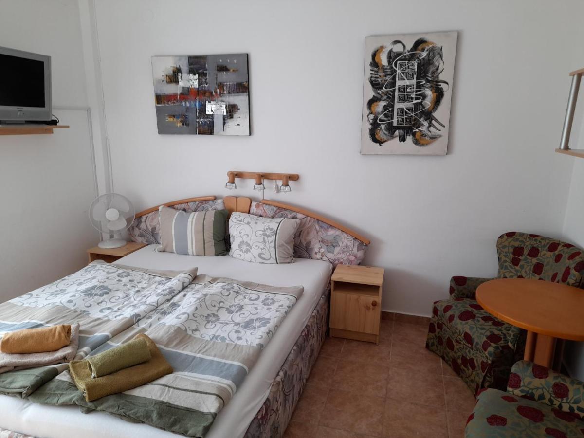 Guest House Moritz Keszthely Bagian luar foto