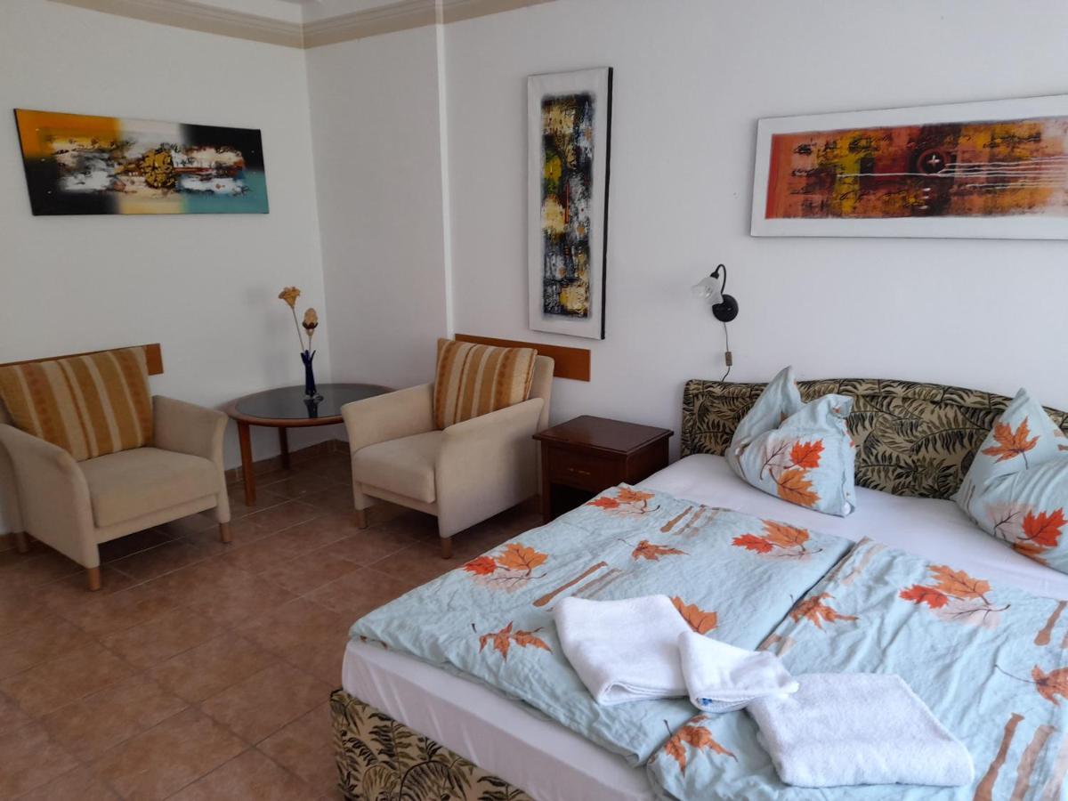 Guest House Moritz Keszthely Bagian luar foto